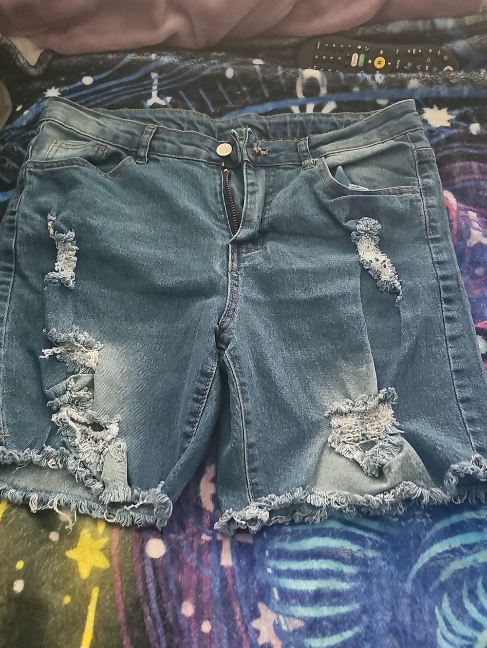 Distressed Women’s Stretchy Denim Shorts - Blue